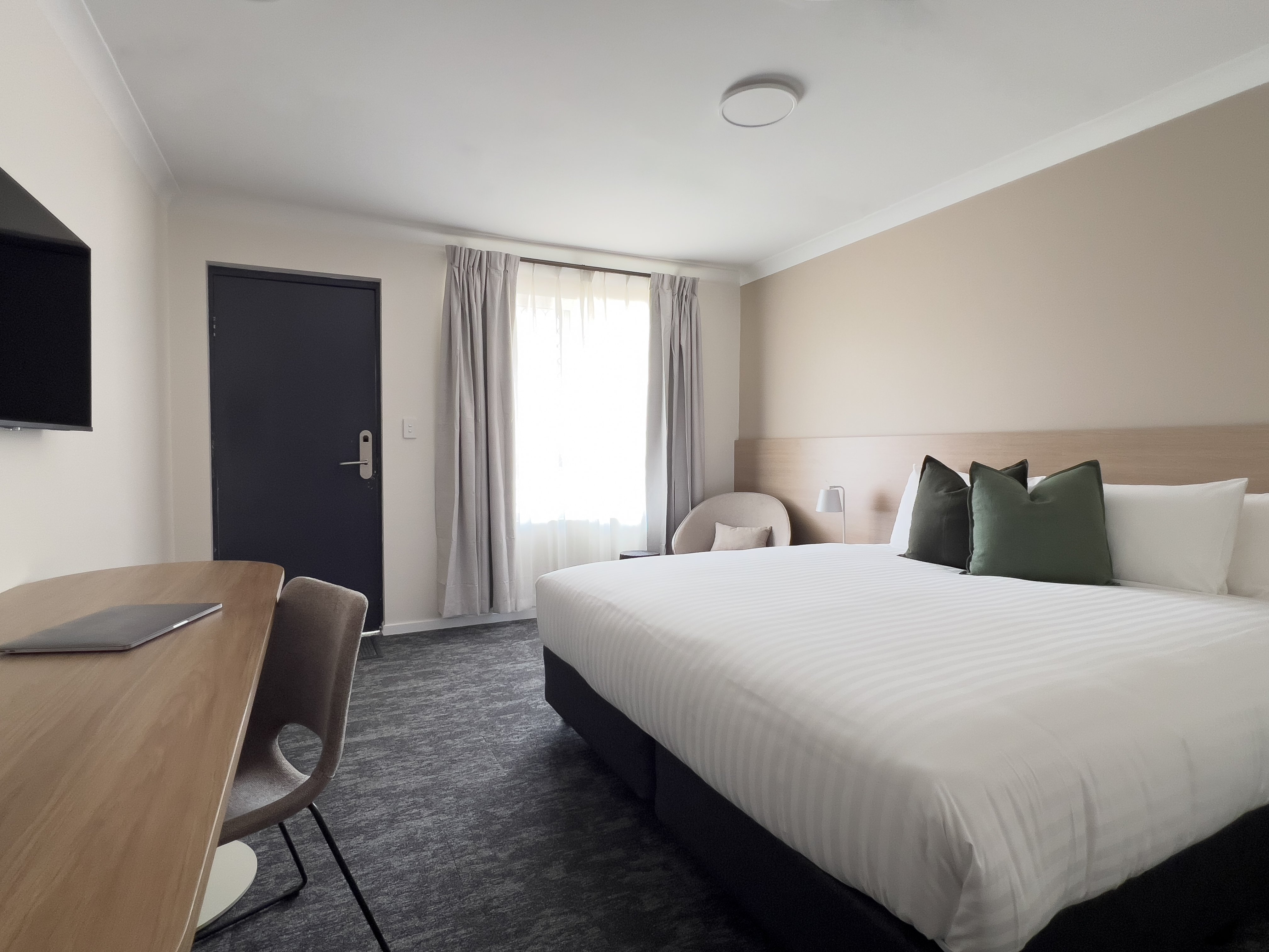 Phoenix Artesian Spa Resort and Accommodation